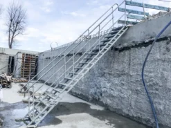Byggtrappa 100cm 12 steg komplett 2 räcken<TLC Outlet