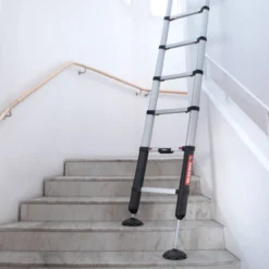 Justerbara säkerhetsfötter<Telesteps New